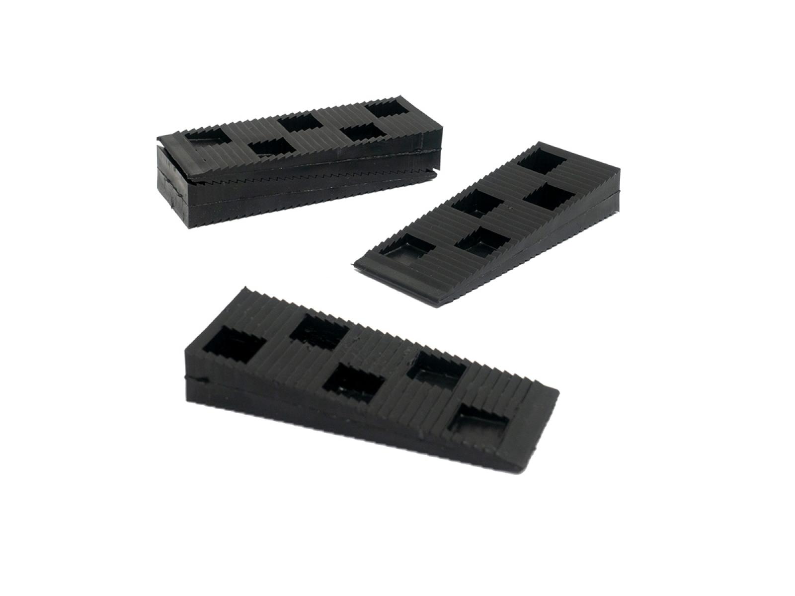 Plastový montážny klin