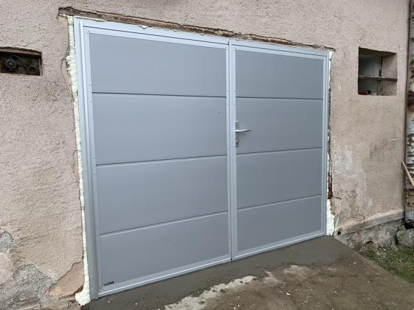 Dvojkrídlová garážová brána ETILA WIND | hladký panel | bežné farby 2