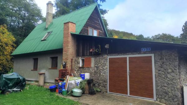 Dvojkrídlová garážová brána ETILA WIND | hladký panel | drevoimitácia 4